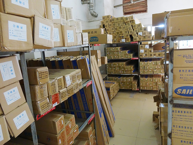 力奇广告喷绘-材料仓库