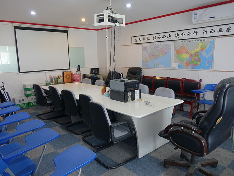 力奇广告喷绘-材料仓库